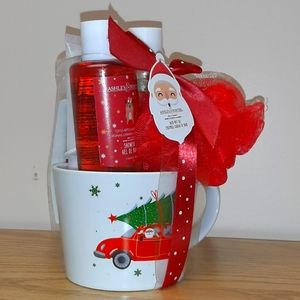 Bath Gift Set in a Christmas Mug NWT